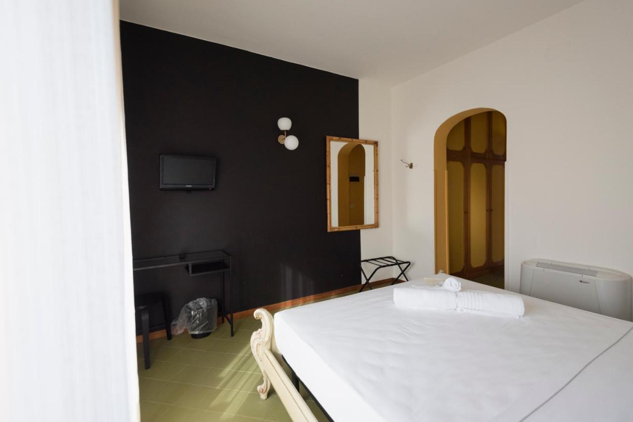 Mami Sabaudia Hotel Luaran gambar
